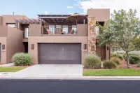 Heated Pool and Scenic Golf Views - Luxurious Retreat