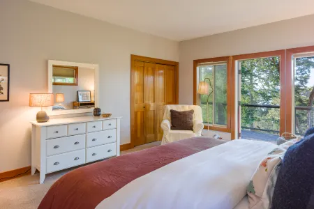 Water Views and Gourmet Kitchen - Beautiful Coastal Haven