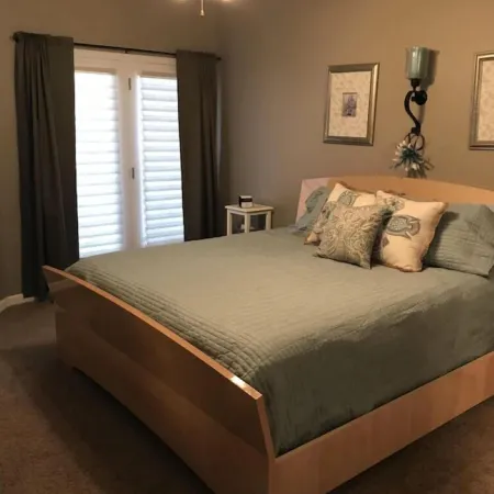 Lovely Okoboji Condo Отели в г. Арнолдс Парк