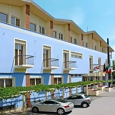Hi Hotels Sirmione - Lakeview Pool