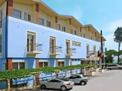 Hi Hotels Sirmione - Lakeview Pool Hôtels à : 