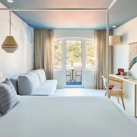 Hotel Indigo ALBUFEIRA by IHG Отели рядом с достопримечательностью «Пляж Инател»