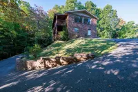 Mountain Retreat - Pool, Hot Tub, Fireplaces, Views Hotels in Cosby