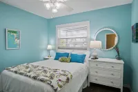 Heated Pool and Close to Beach - Inviting Coastal Retreat Alvin's Island - Holmes Beach, FL 34217. #753附近的飯店