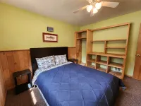 Outdoor Adventure Retreat and River Access - Charming Escape Hotel a St. Ignace Township