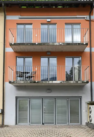 Sunny Suite with lake view Отели в г. Melide