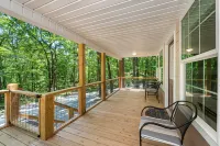 Charming Cabin with Fire Pit and Hammock - Serene Woodland Retreat Hotels in DeKalb County