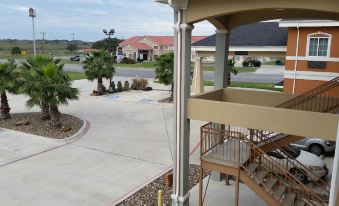 Studio 6 Beeville, TX