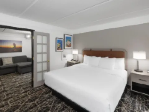 La Quinta Inn & Suites by Wyndham Houston Bush IAH South ヒューストンのホテル