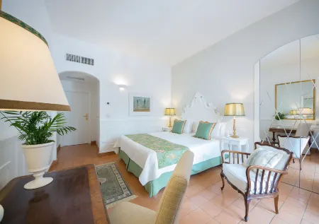 Villa Romana Hotel & Spa Отели рядом с достопримечательностью «Piazza centrale minori»