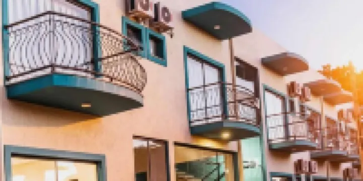 佛羅海灘飯店 英國區附近的飯店