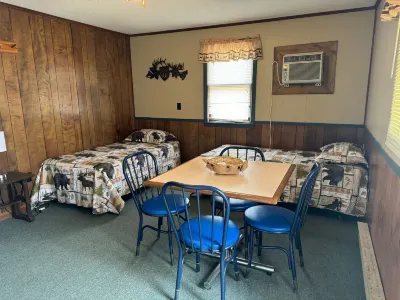 Hickory Hollow Resort Hotels in Tom Township