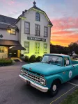 Chambery Inn Hotels in Stockbridge