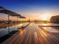Galeria Plaza San Jeronimo - Rooftop Pools