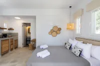 Drios Luxury Studios - balcony