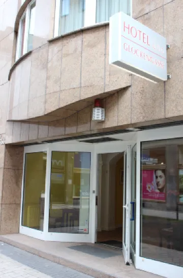 Hotel Glockengasse Hotel berhampiran Basilica of St Apostles