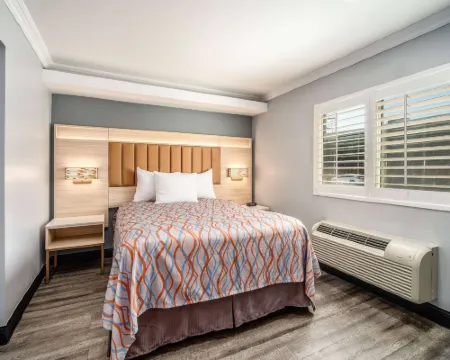 Travelodge Inn & Suites by Wyndham Bell Los Angeles Area Hotels in Bell