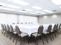 Canterra Suites Hotel Отели рядом с достопримечательностью «Арена «Роджерс Плэйс»»