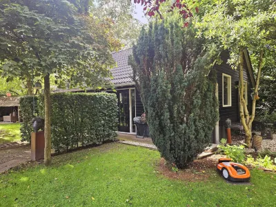Unique Atelier House with Hottub Next to Pieterpad Hotels in Sleen