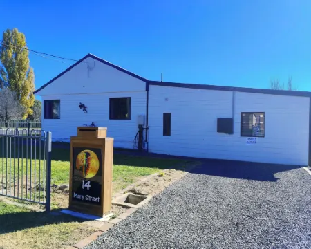 The Berri Bubble Lodge Hotels in Berridale