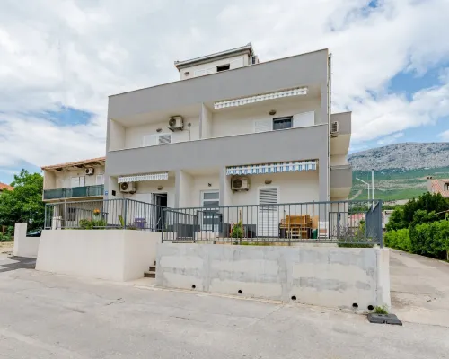 Apartment Anamaris Hotels in Solin
