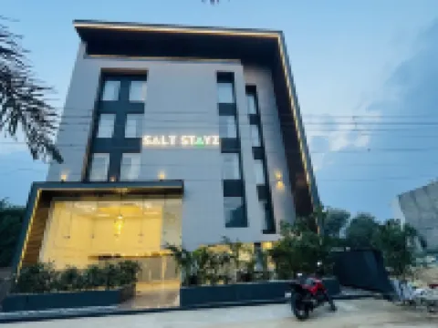 Saltstayz Select - Golf Course Road & Sector 57 Hotels near Ghata Jheel
