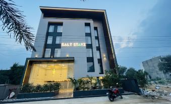 Saltstayz Select - Golf Course Road & Sector 57