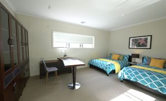 Modern 6BRM House Big Group at Pakenham