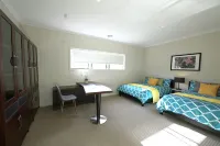 Modern 6BRM House Big Group at Pakenham