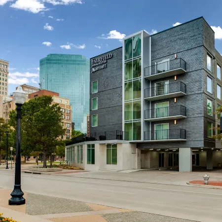 Fairfield Inn & Suites Fort Worth Downtown/Convention Center Отели рядом с достопримечательностью «Fort Worth Herd Longhorn Cattle Drive»