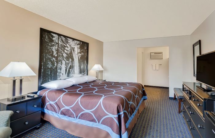 Super 8 by Wyndham Alturas
