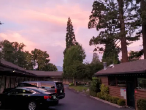 Redwood Hyperion Suites