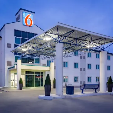 Motel 6 Saskatoon, SK