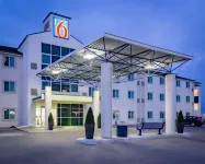 Motel 6 Saskatoon, SK Hotels in Warman