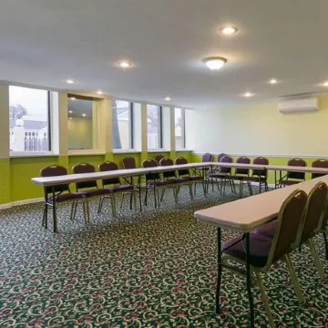Rodeway Inn & Suites