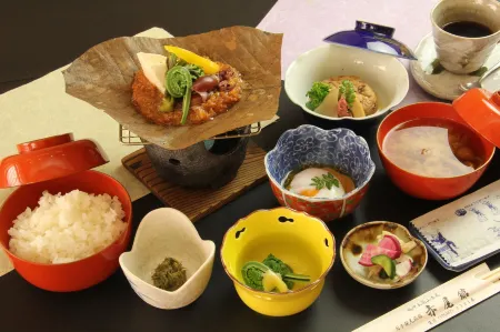 Gokayama Onsen Akaokan Отели рядом с достопримечательностью «Kanda house»