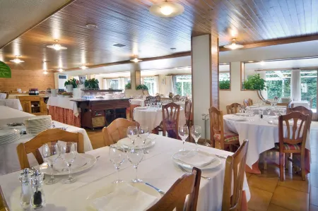 Rutllan & Spa Отели в г. Anyos