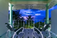 Palm Beach Hotel - parkir