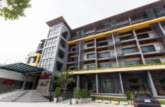 Samkwan Village Hotels near Burapha University