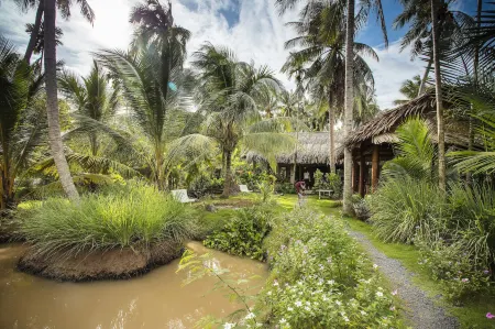 Mekong Home Отели в г. Giong Trom District