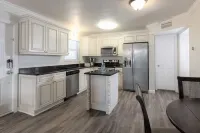 Dolphin Cove Hotels in Freeport