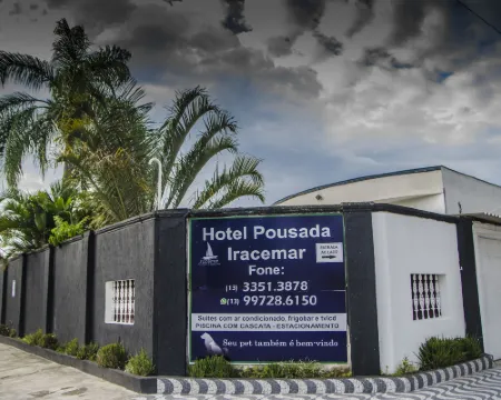 هوتل بوسادا إيراسيمار - بيسينا أكويسيدا فنادق في کواروخا