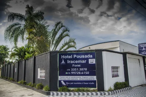 هوتل بوسادا إيراسيمار - بيسينا أكويسيدا فنادق في کواروخا