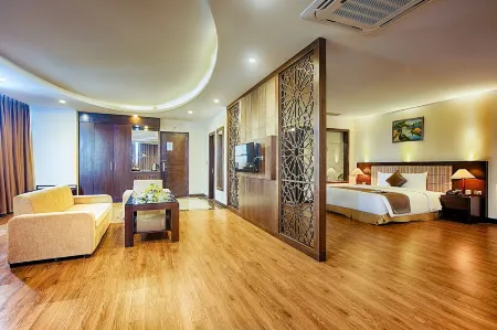 Muong Thanh Grand CUA Lo Hotel