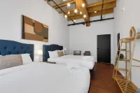 The Little Prince Rooms - Old Montreal - Condos