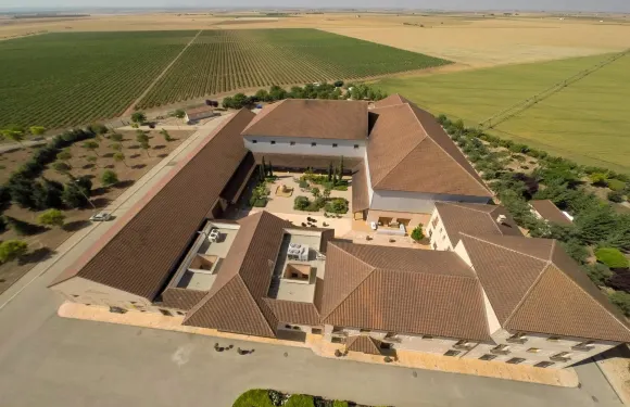 阿爾巴酒窖莊園酒店