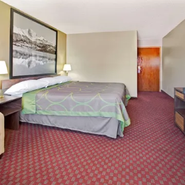 Super 8 by Wyndham Longmont/Del Camino