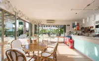 Hotel Anna - بار