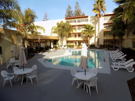 Ramada by Wyndham Sacramento Отели в г. Мак-Клеллан Парк