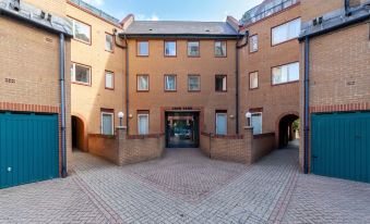 The Wapping Villa - Housity